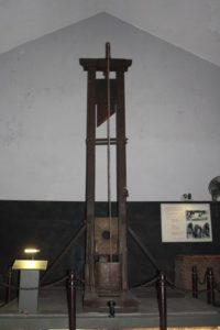 guillotine
